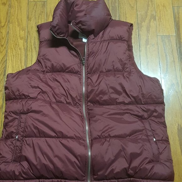 Old Navy Women’s Sz XL Maroon Puffer Vest Full Zip Snap Pockets Fleece Lined - Picture 1 of 3